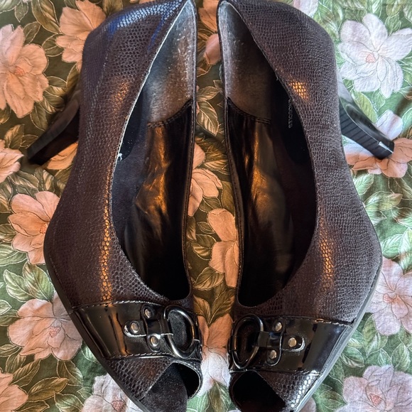 A2 by Aerosoles Benelux Black & Grey Snakeskin Pattern Pumps Size 8M - Picture 2 of 8